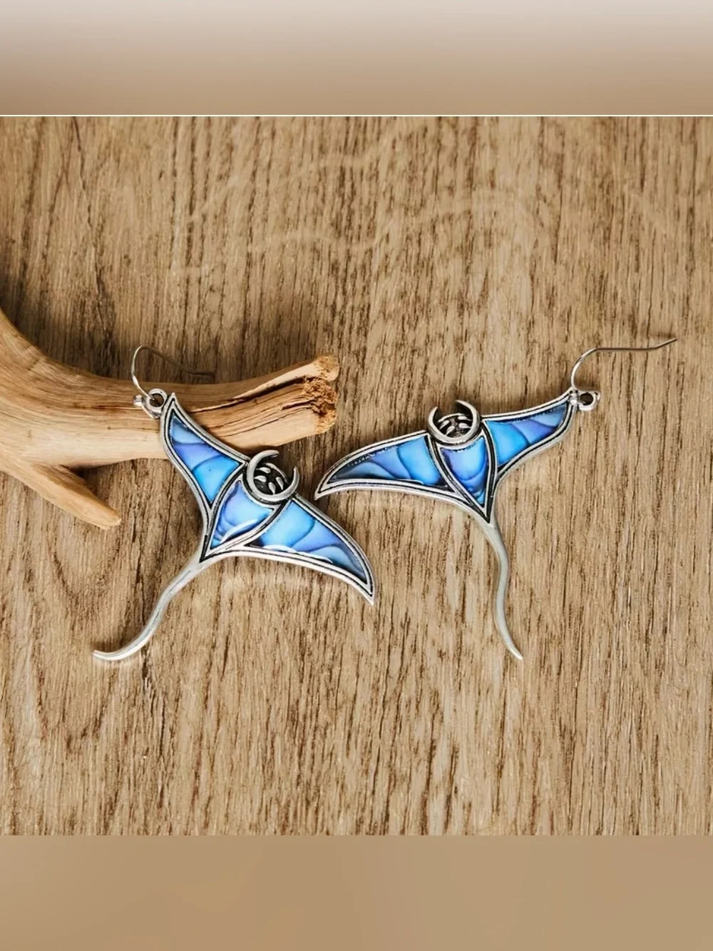 Devil Fish String-ray Shaped Earrings New - Picture 6 of 7